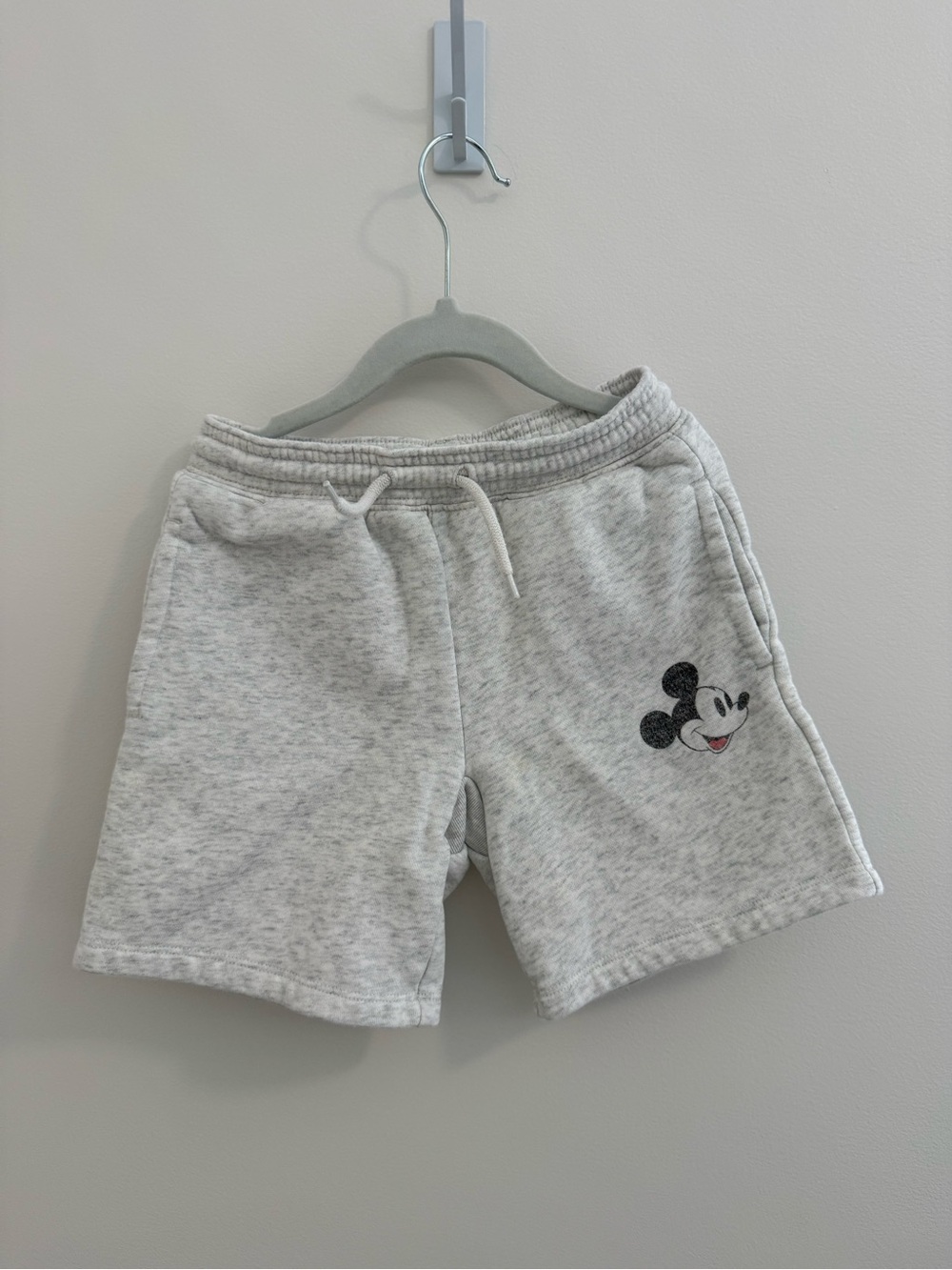 Disney x GAP Kids Gray Mickey Mouse Sweatshirt & Shorts Set size 5 - Picture 2 of 6